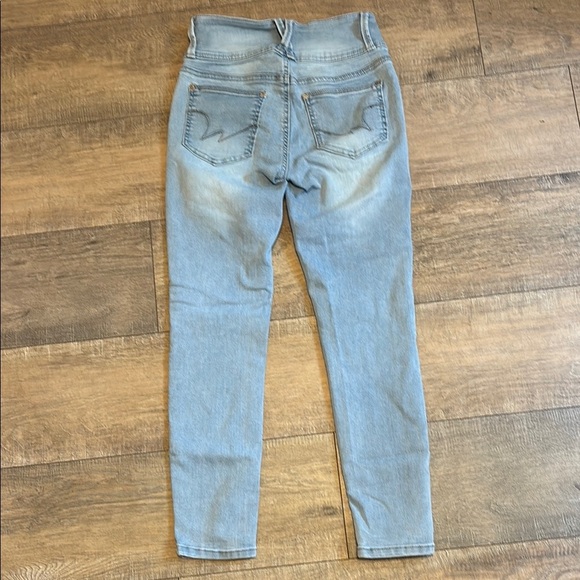 Wallflower High Rise Blue Jeans Tapered Fit size 5 short - Picture 2 of 6